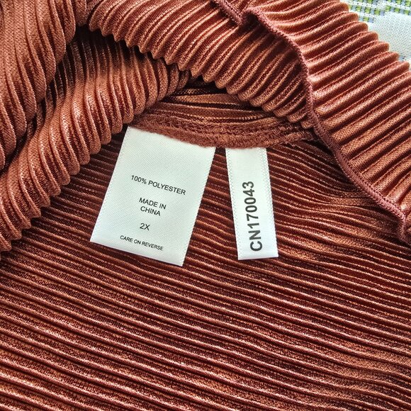 New York & Company Women's Plus Size Brown Pleated Knit Plisse Top Size 2X - Picture 7 of 10